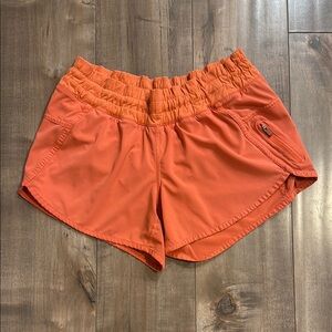Lululemon tracker shorts size 4